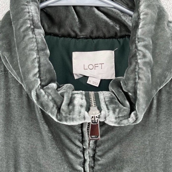Loft Womens Vest Size XL Green Gray Puffer Velvet Full Zip Quilted - Picture 3 of 9